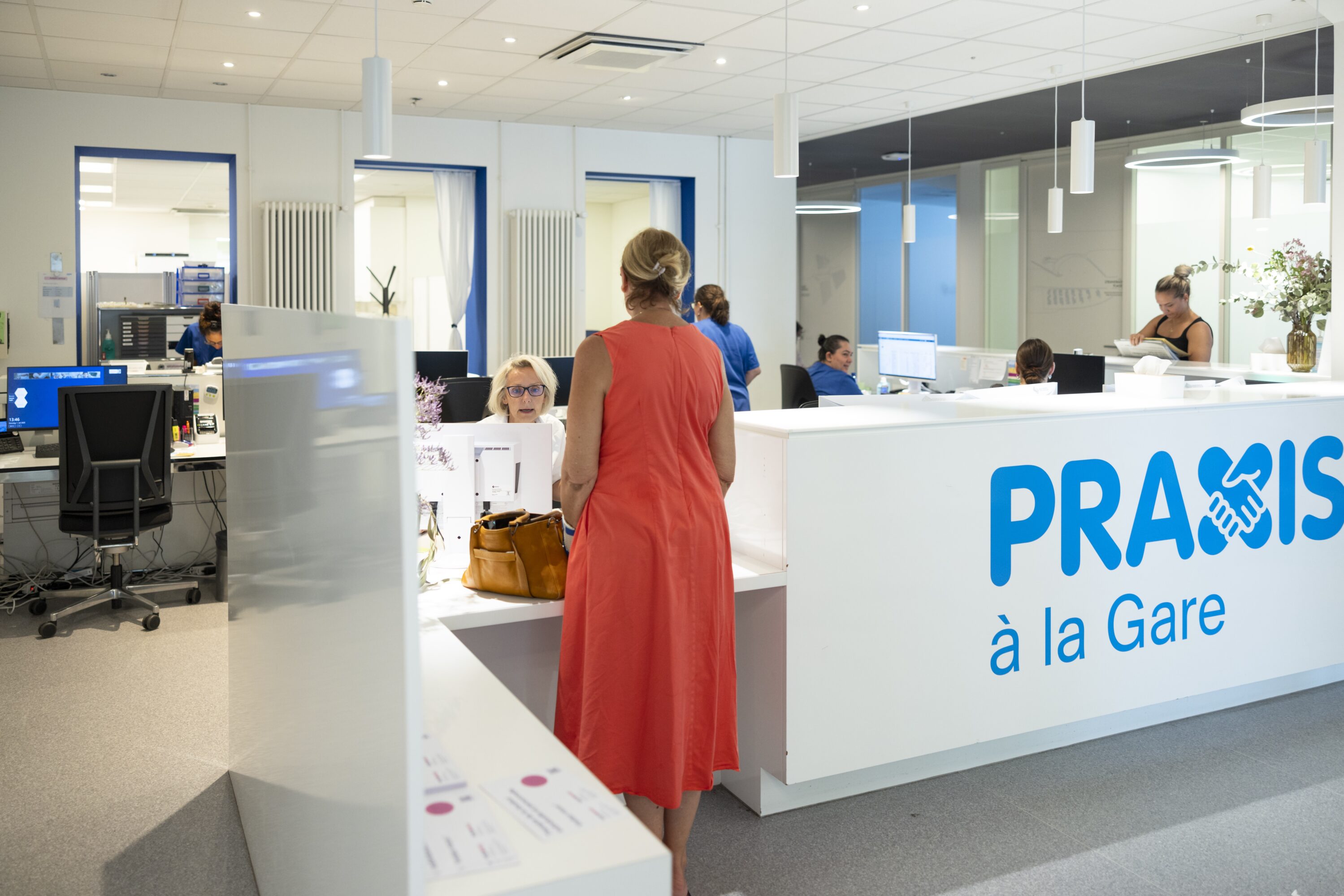 Empfang der Hausarztpraxis Praxis à la Gare